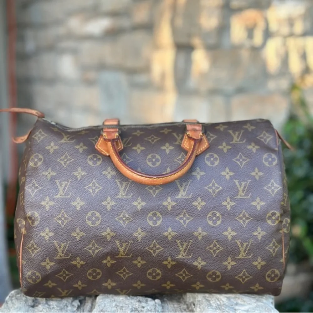 AUTHENTICATED Louis Vuitton Speedy 35 bag